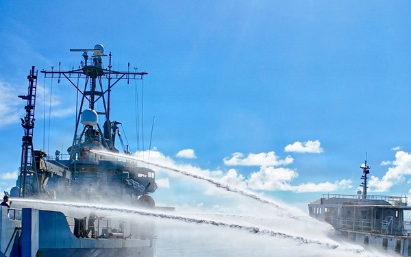 CTG 73.6/MDSU 1 Divers Remove the M/V Voyager From Piti Channel, Guam