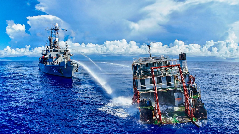 CTG 73.6/MDSU 1 Divers Remove the M/V Voyager From Piti Channel, Guam