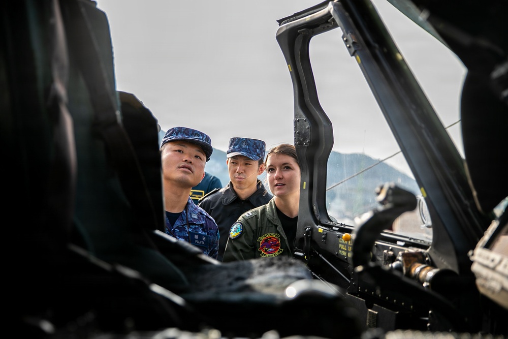 Japanese Maritime Self-Defense Force Helicopter Squadron 22 Tours USS Tripoli