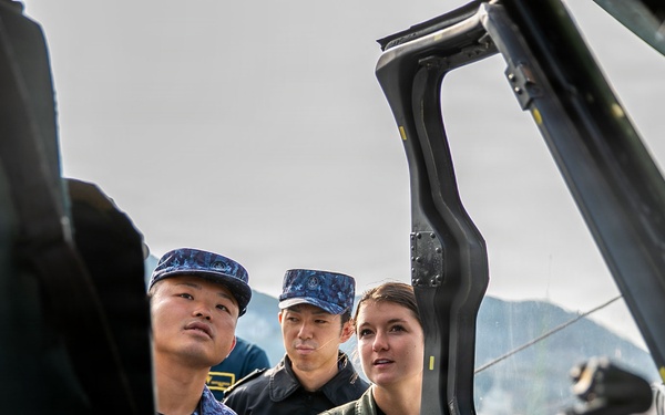 Japanese Maritime Self-Defense Force Helicopter Squadron 22 Tours USS Tripoli
