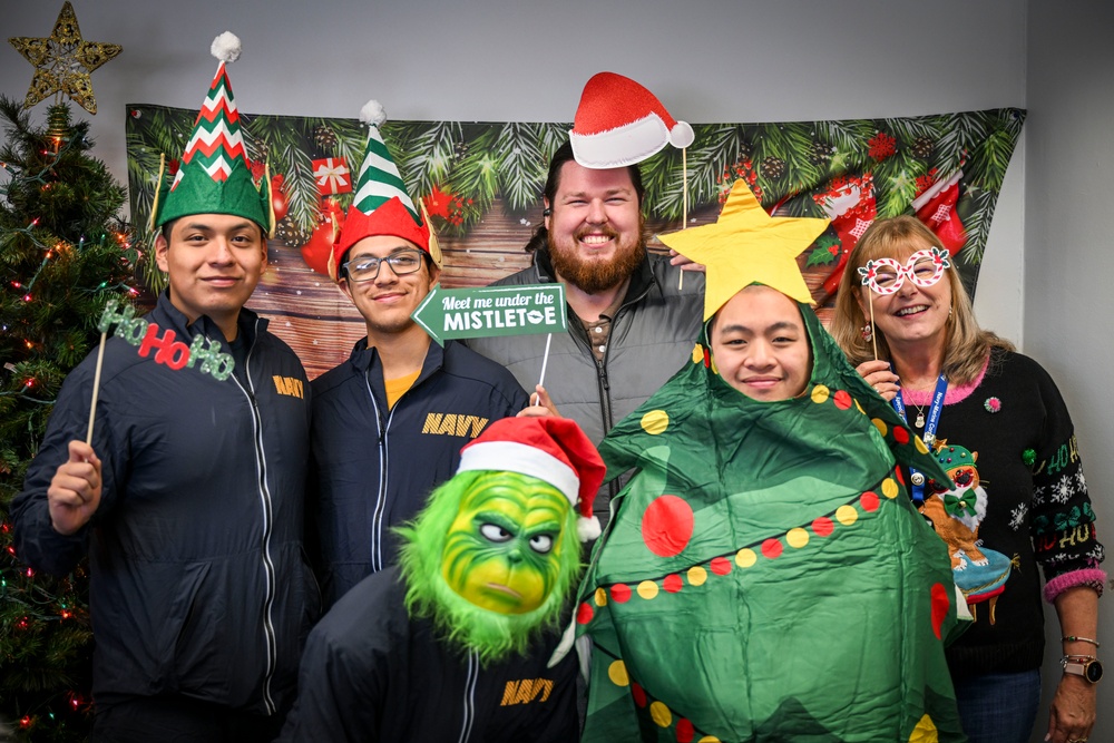 NMCRS Holiday Photo Booth