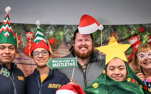NMCRS Holiday Photo Booth