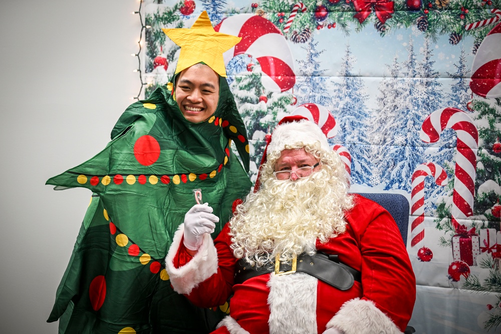 NMCRS Holiday Photo Booth
