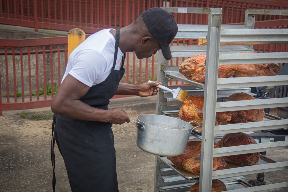 3rd Infantry Division Hosts Thanksgiving Meal