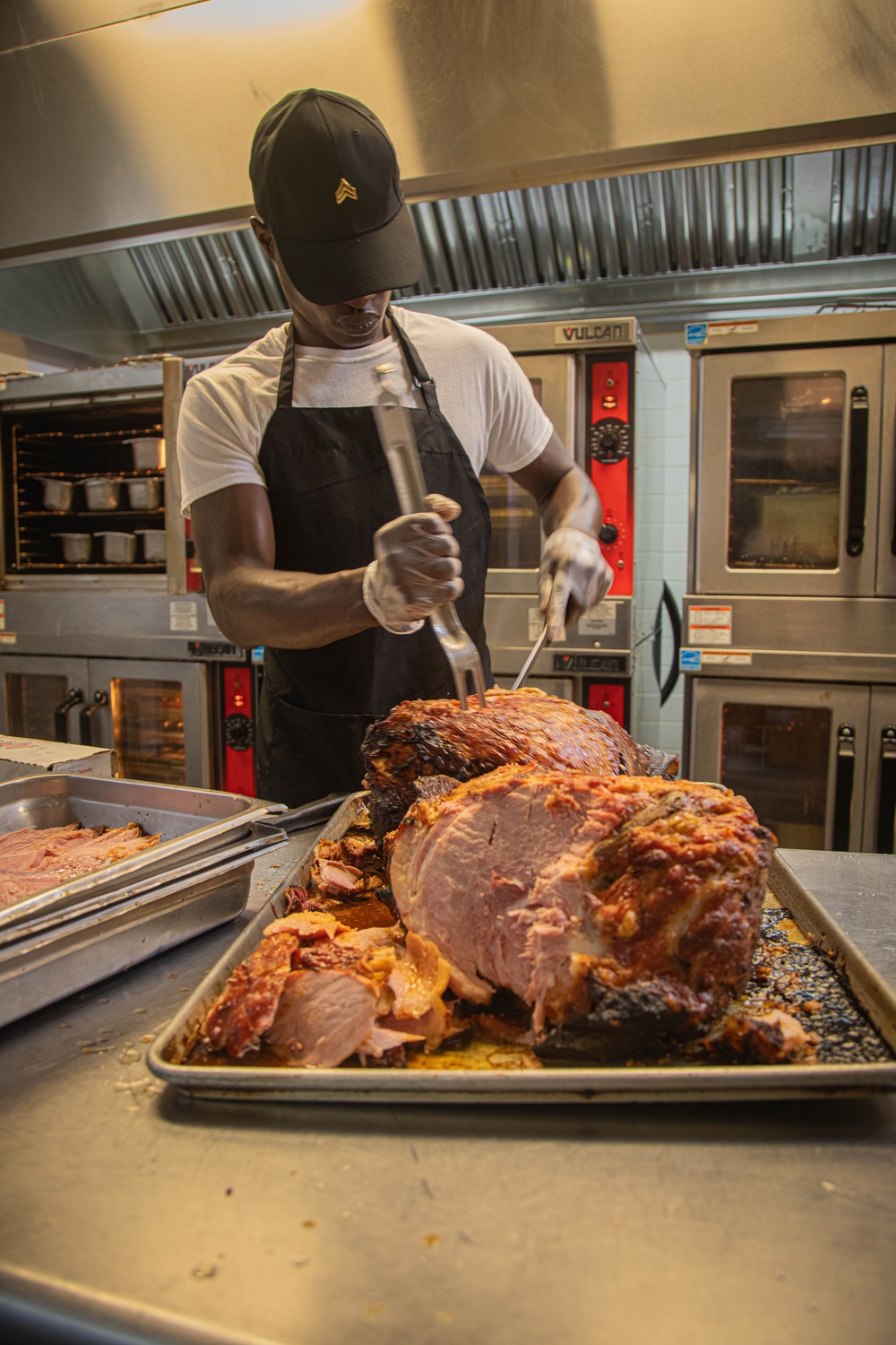 3rd Infantry Division Hosts Thanksgiving Meal