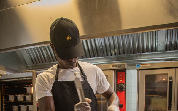 3rd Infantry Division Hosts Thanksgiving Meal