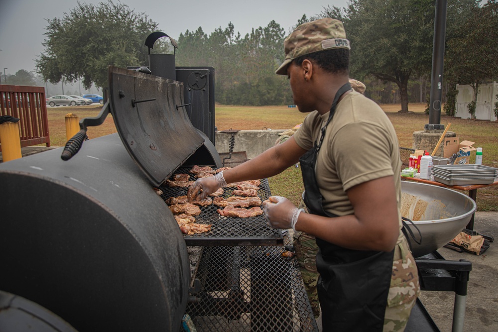 3rd Infantry Division Hosts Thanksgiving Meal