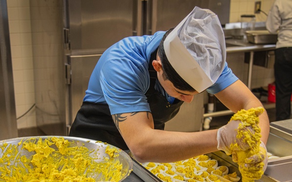 3rd Infantry Division Hosts Thanksgiving Meal