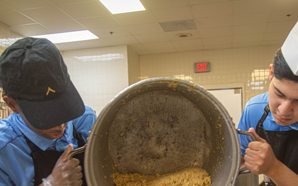 3rd Infantry Division Hosts Thanksgiving Meal