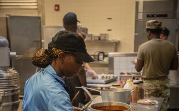 3rd Infantry Division Hosts Thanksgiving Meal