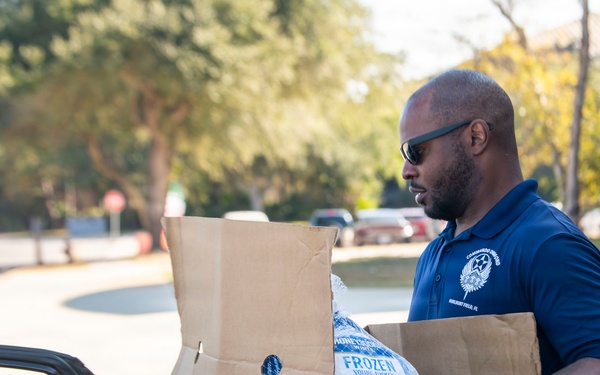 Operation Warm Heart: Thanksgiving meal giveaway