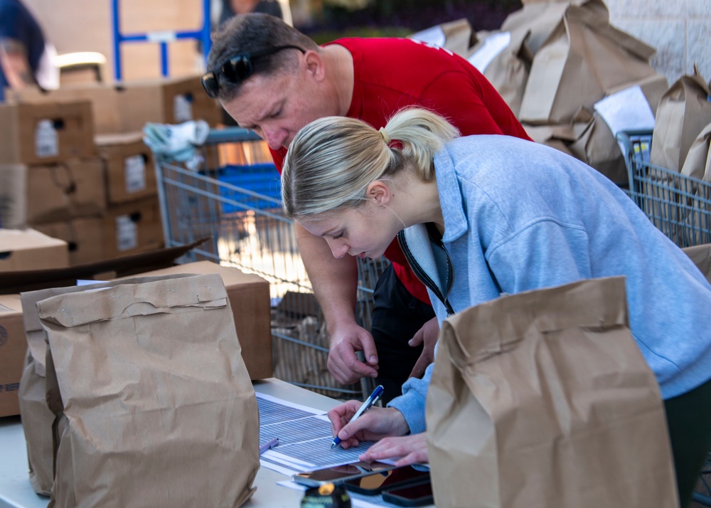 Operation Warm Heart: Thanksgiving Meal Giveaway