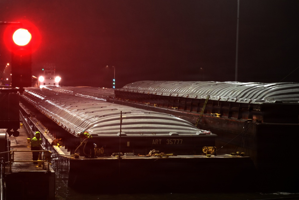 Navigation season ending on the Upper Mississippi River