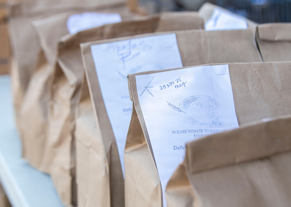 Operation Warm Heart: Thanksgiving meal giveaway