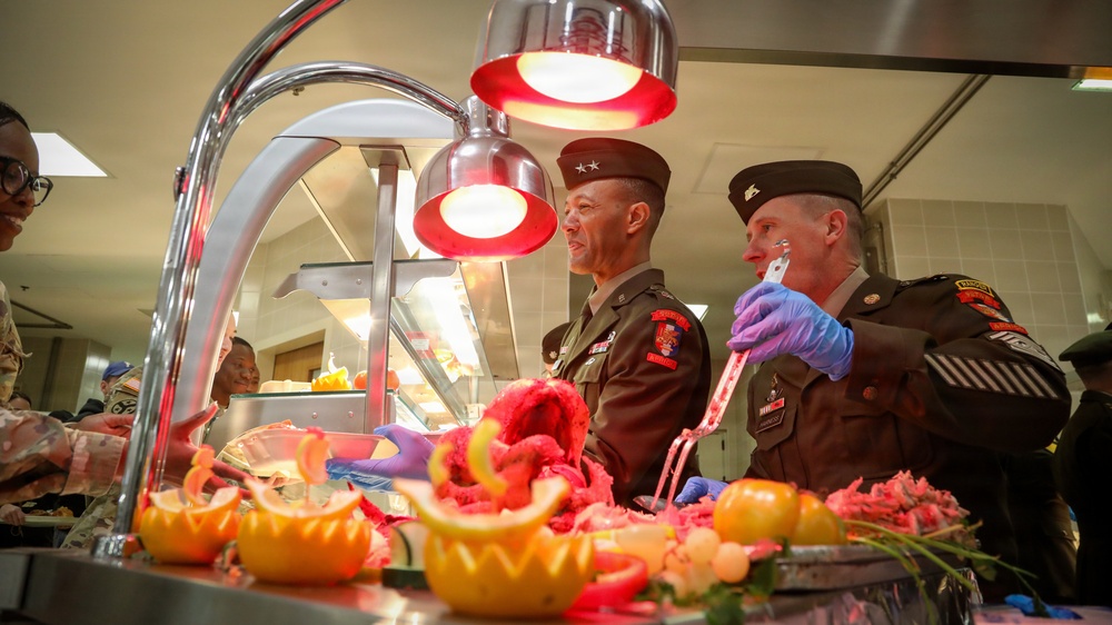 SETAF-AF leaders serve Soldiers Thanksgiving meal