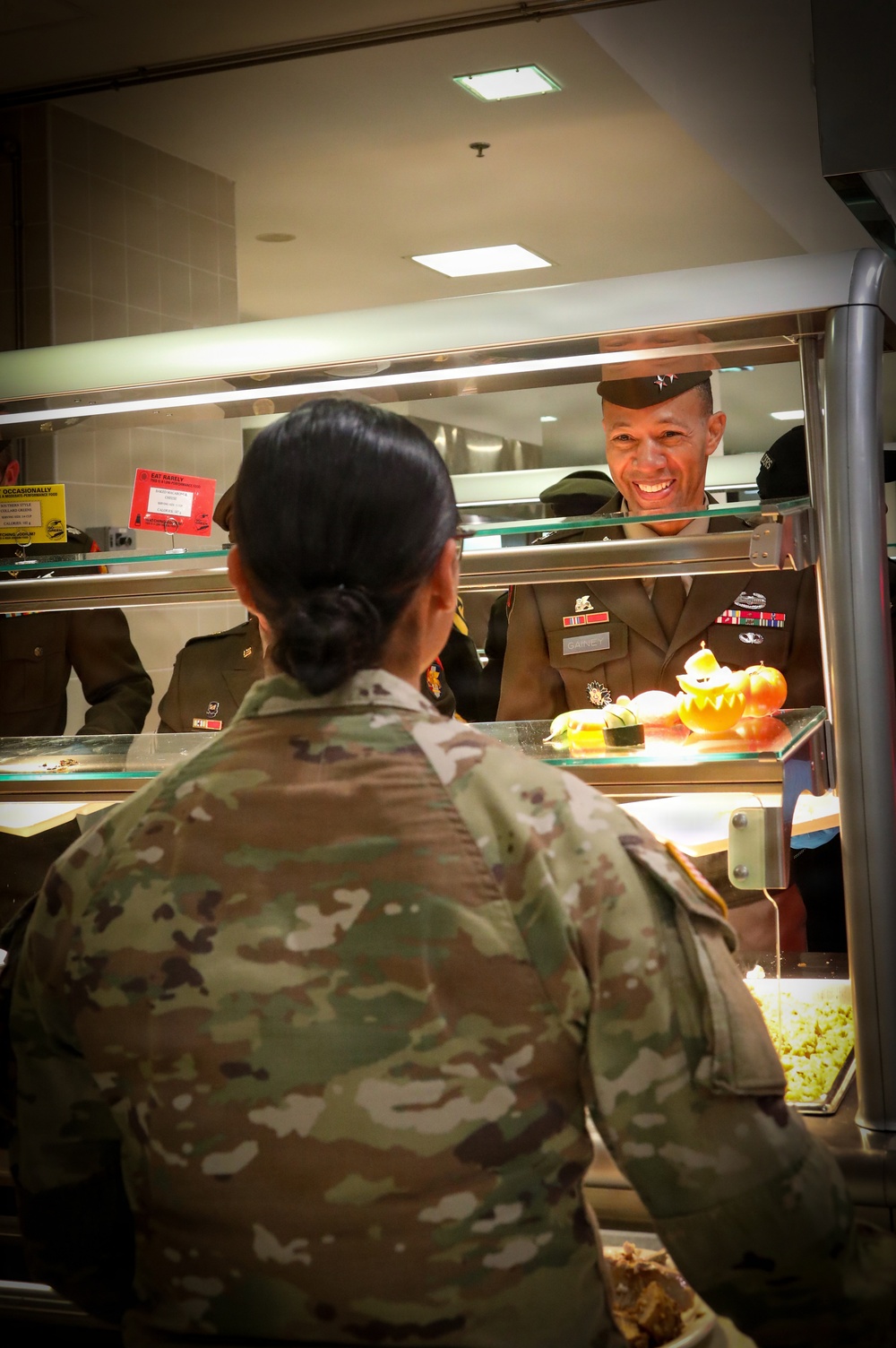 SETAF-AF leaders serve Soldiers Thanksgiving meal