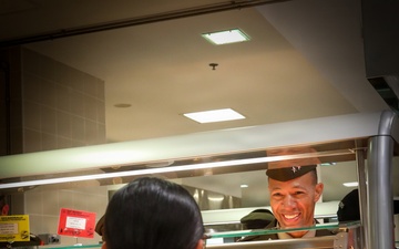 SETAF-AF leaders serve Soldiers Thanksgiving meal