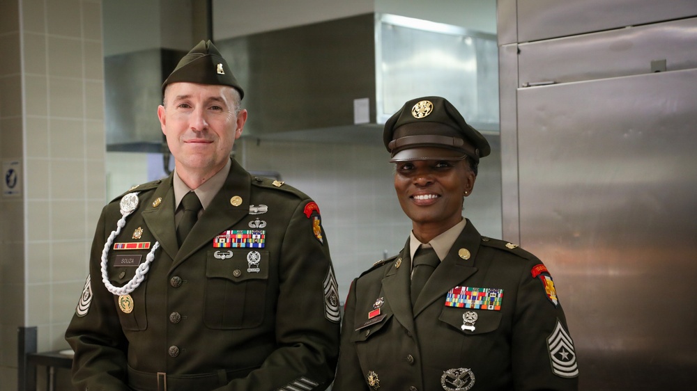 SETAF-AF leaders serve Soldiers Thanksgiving meal