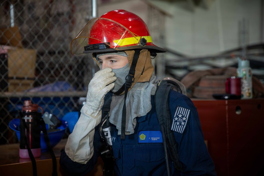 Ike Conducts Planned Incremental Availability maintenance period