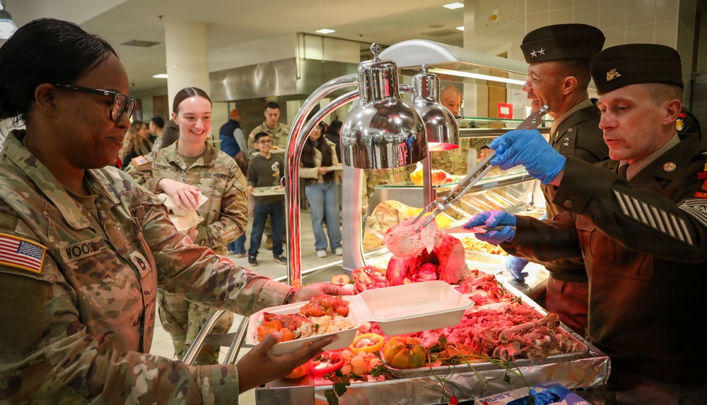 SETAF-AF leaders serve Soldiers Thanksgiving meal