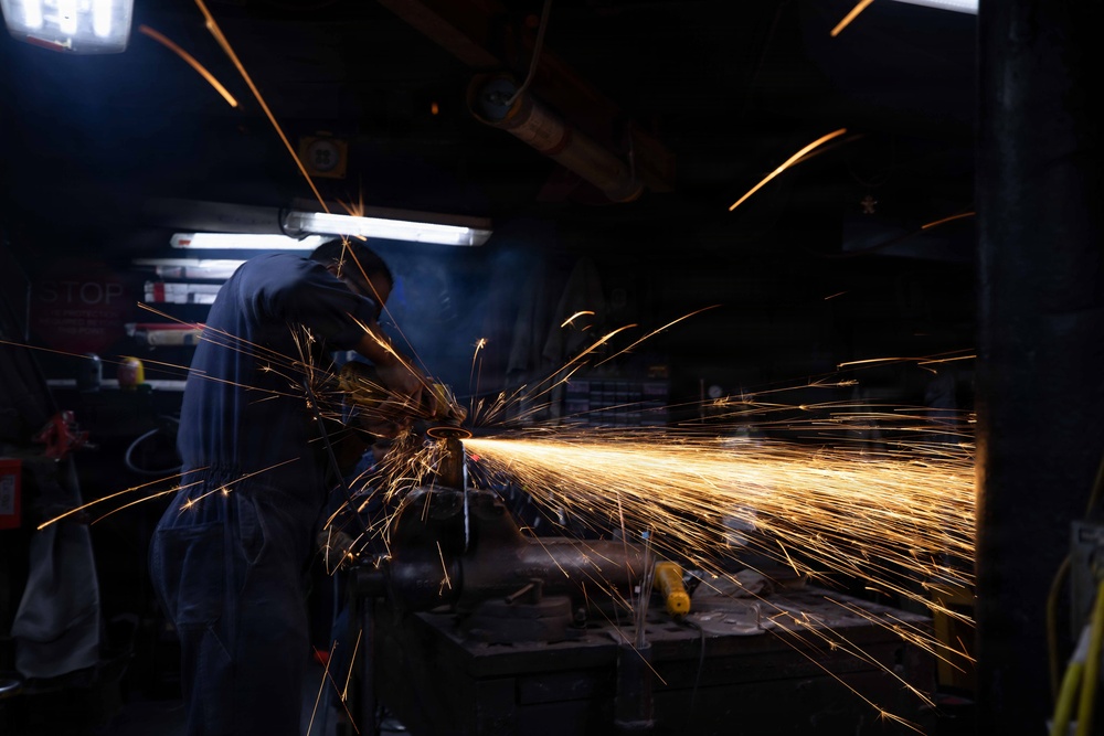 Ike Conducts Planned Incremental Availability maintenance period