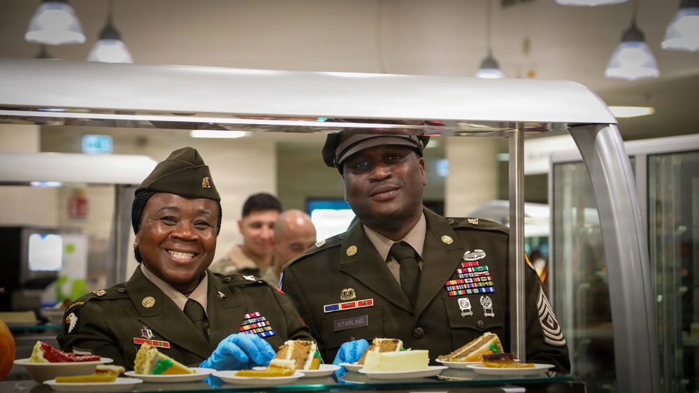 SETAF-AF leaders serve Soldiers Thanksgiving meal