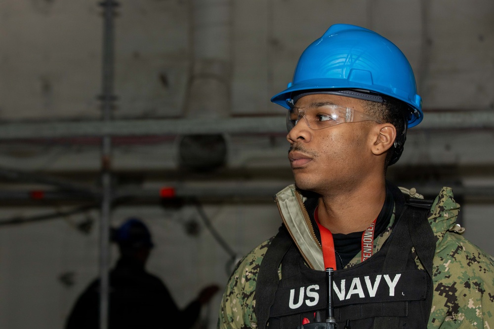 Ike Conducts Planned Incremental Availability maintenance period