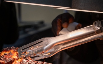 Fort Hood hosts Best Thanksgiving Warrior Restaurant Competition