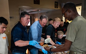 Goodfellow Students Receive Thanksgiving Dinner