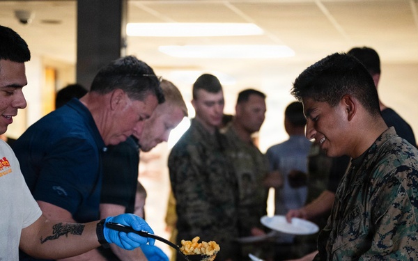 Goodfellow Students Receive Thanksgiving Dinner