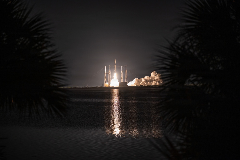 Starlink 6-79 mission launches from CCSFS
