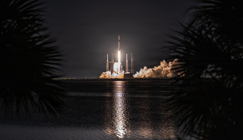 Starlink 6-79 mission launches from CCSFS