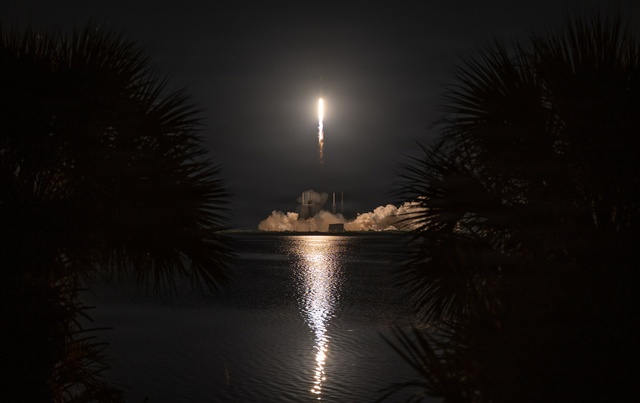 Starlink 6-79 mission launches from CCSFS