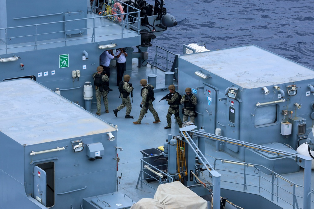 USS Bainbridge (DDG 96) and Tunisian Navy Operations