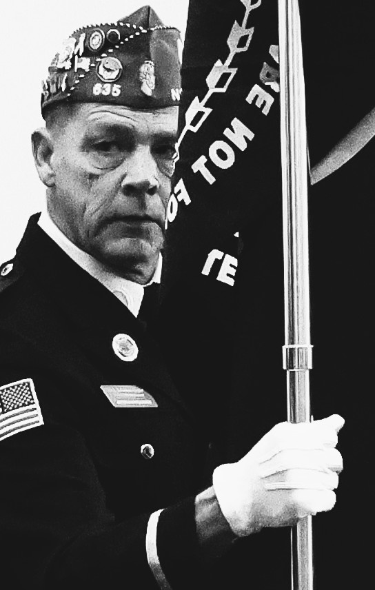 Illinois National Guard Joins American Gold Star Families in Holiday Tree Lighting in Bloomington