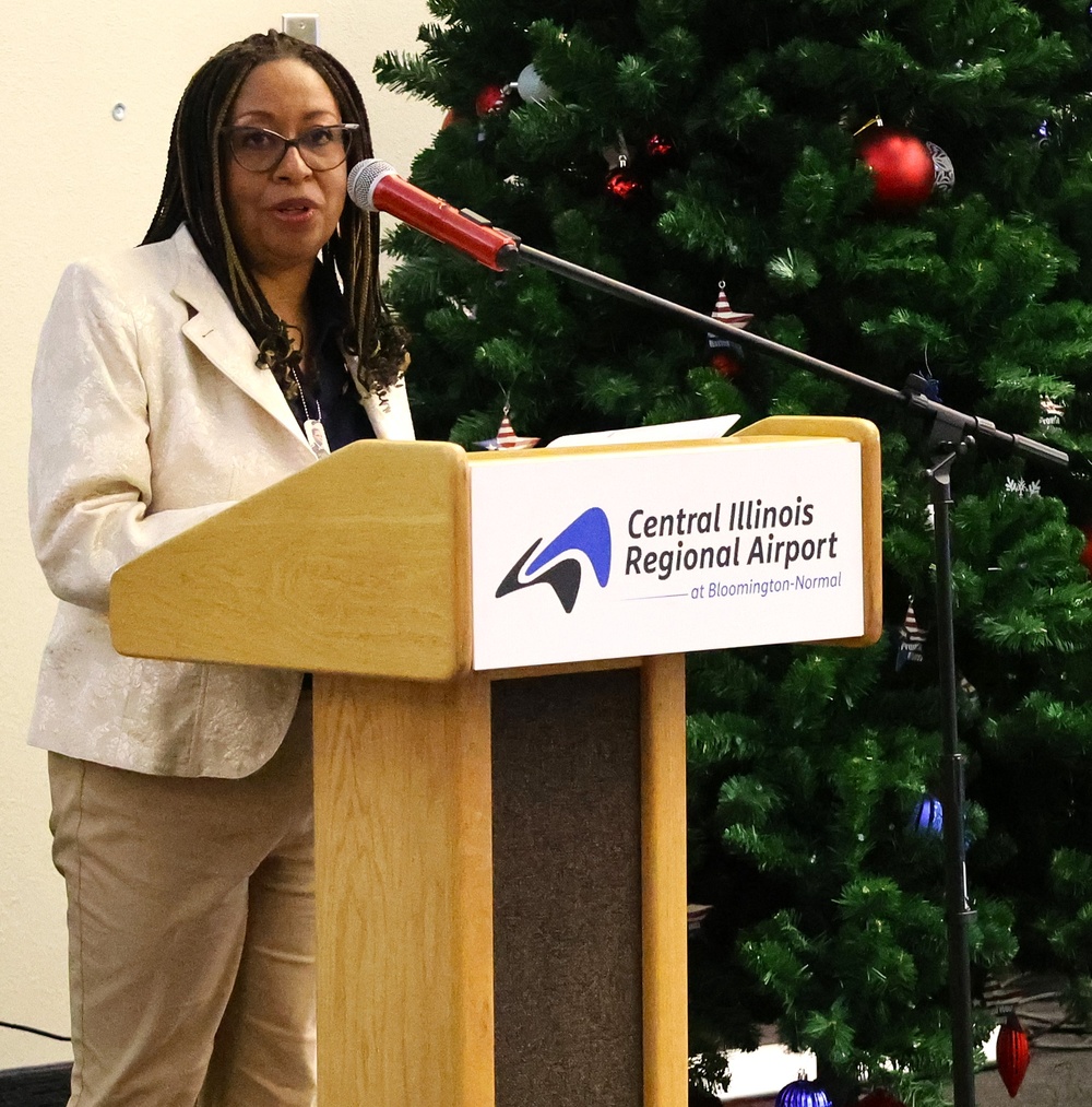 Illinois National Guard Joins American Gold Star Families in Holiday Tree Lighting in Bloomington