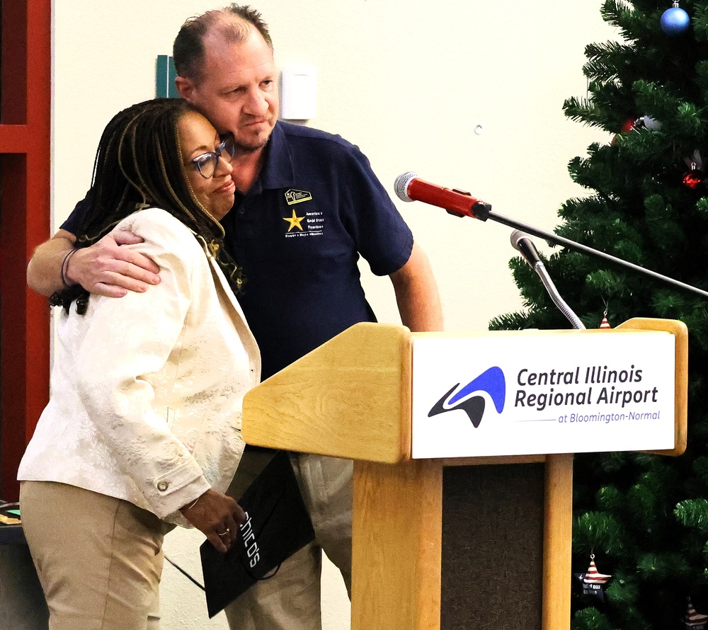 Illinois National Guard Joins American Gold Star Families in Holiday Tree Lighting in Bloomington
