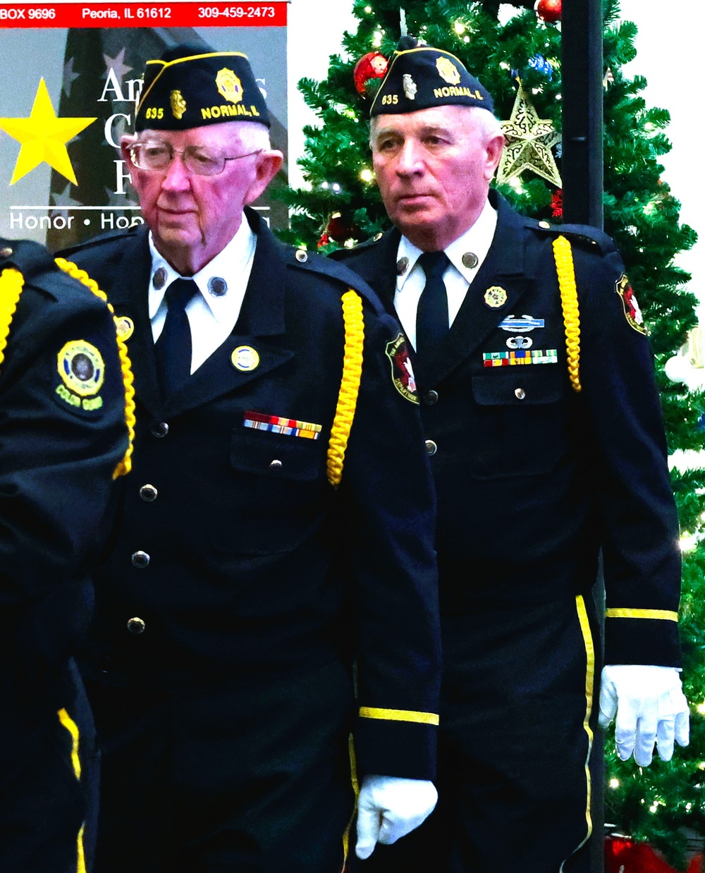 Illinois National Guard Joins American Gold Star Families in Holiday Tree Lighting in Bloomington