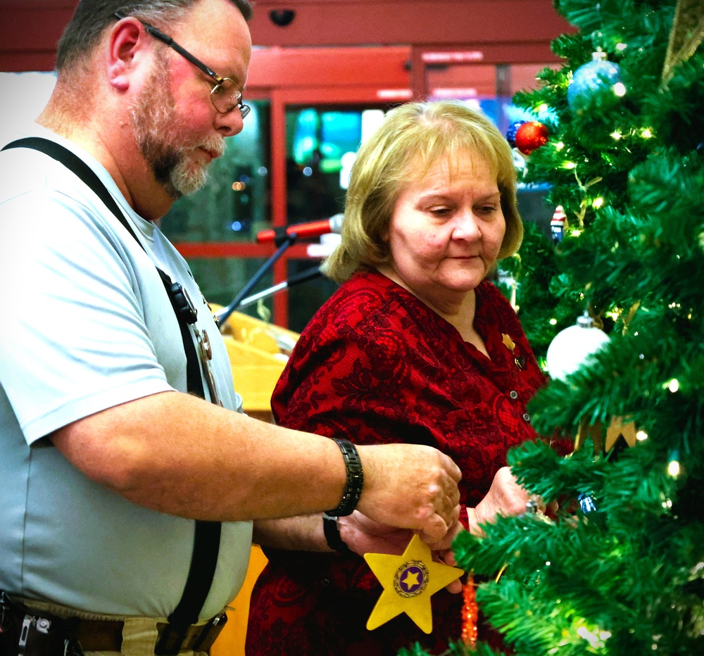 Illinois National Guard Joins American Gold Star Families in Holiday Tree Lighting in Bloomington