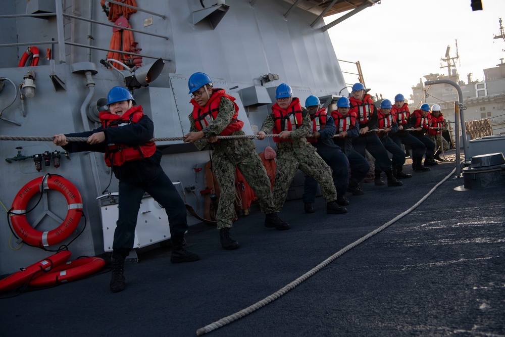Command Naval Surface Forces Reserve Conduct SAR Evolution Aboard USS Paul Hamilton (DDG 60)