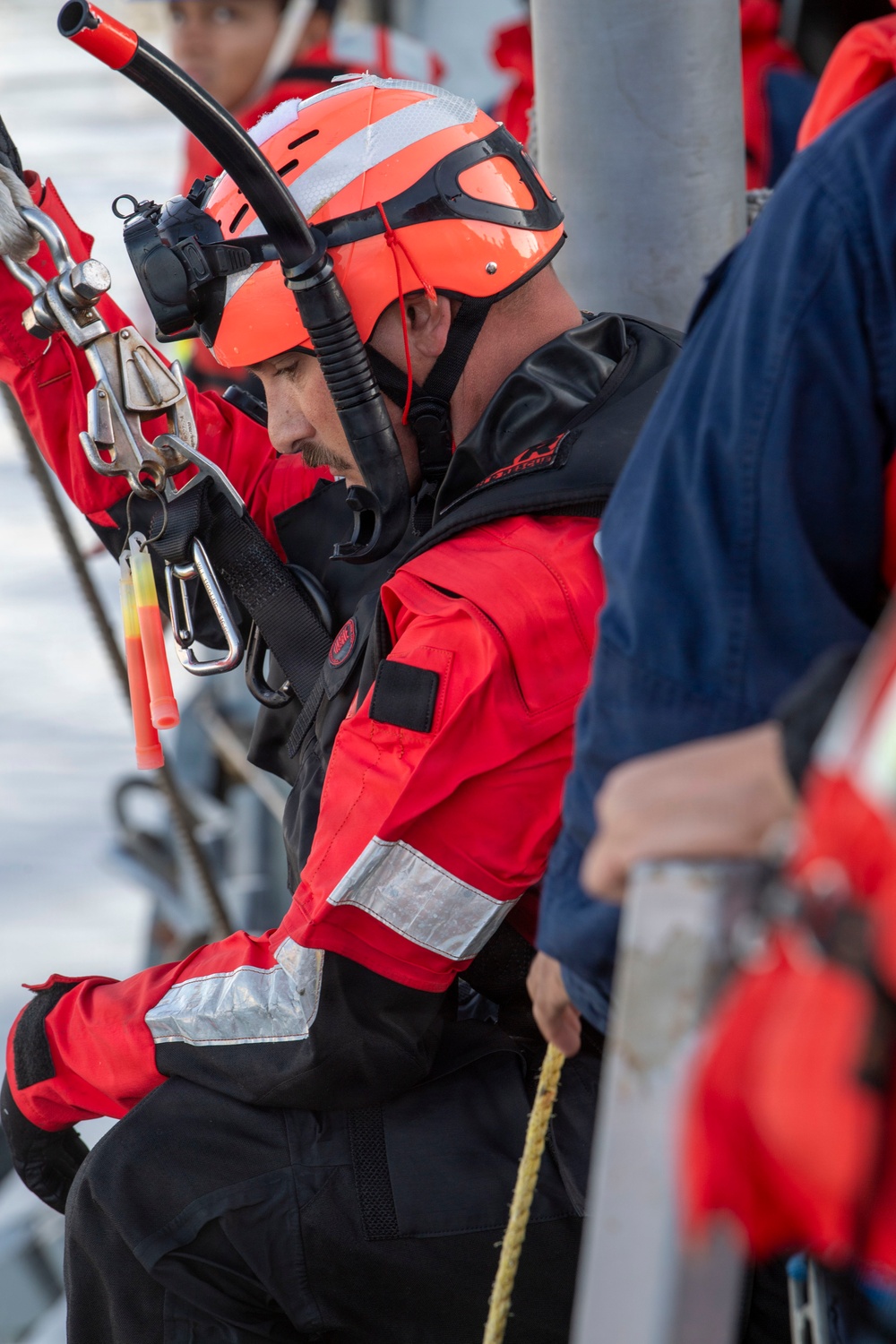 Command Naval Surface Forces Reserve Conduct SAR Evolution Aboard USS Paul Hamilton (DDG 60)