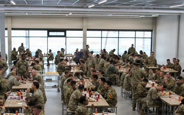Soldiers Enjoy Thanksgiving Meal in New Lithuanian Dining Facility
