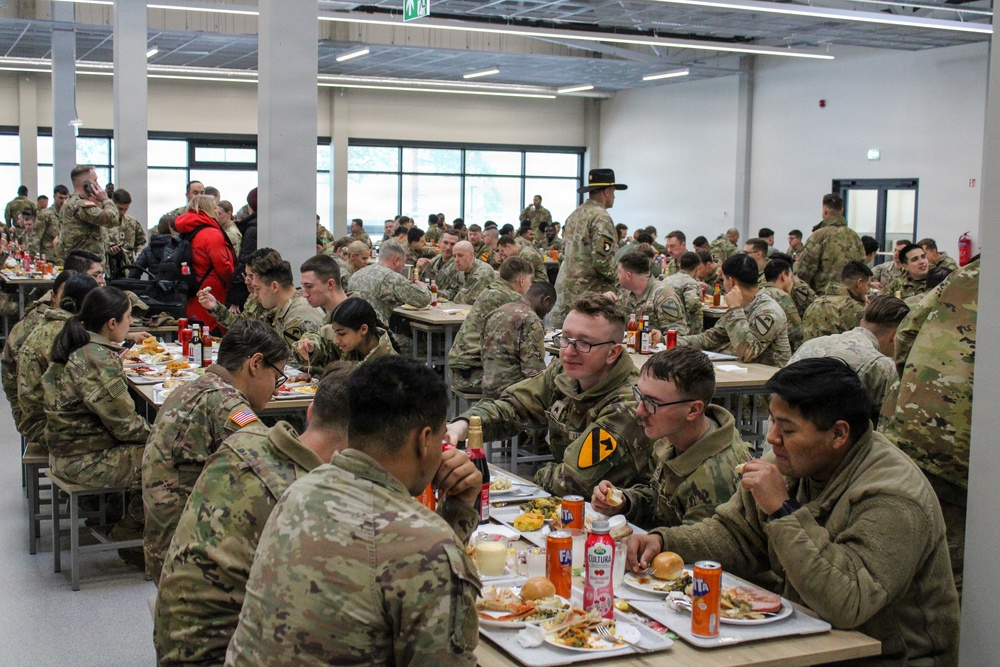 Soldiers Enjoy Thanksgiving Meal in New Lithuanian Dining Facility