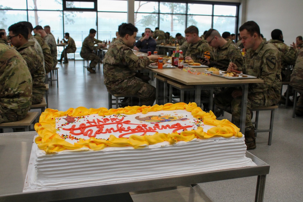 Soldiers Enjoy Thanksgiving Meal in New Lithuanian Dining Facility