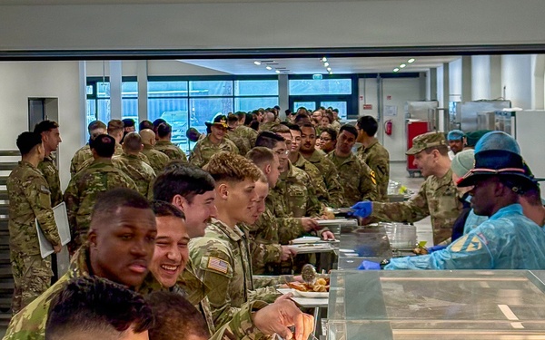 Soldiers Enjoy Thanksgiving Meal in New Lithuanian Dining Facility