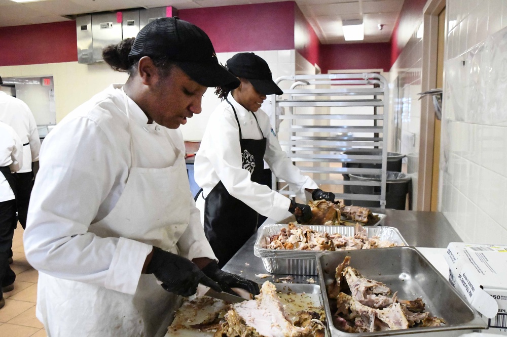 Fort Carson Soldiers prepare turkeys for Front Range community