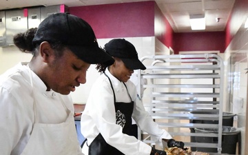 Fort Carson Soldiers prepare turkeys for Front Range community