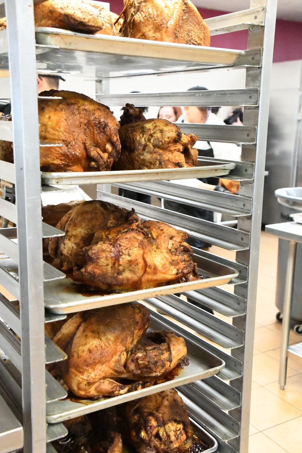 Fort Carson Soldiers prepare turkeys for Front Range community