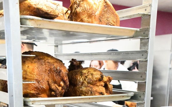 Fort Carson Soldiers prepare turkeys for Front Range community