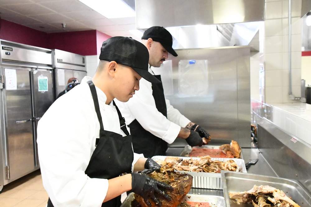 Fort Carson Soldiers prepare turkeys for Front Range community